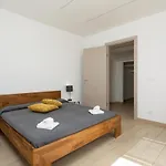 Akos Large Private Pool Ac Wifi Raguse