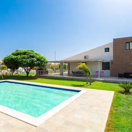 Akos Large Private Pool Ac Wifi