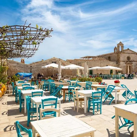 Vila Akos *