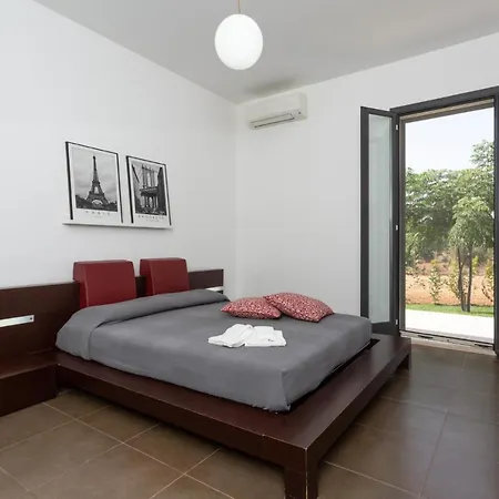 Akos Вилла Рагуза